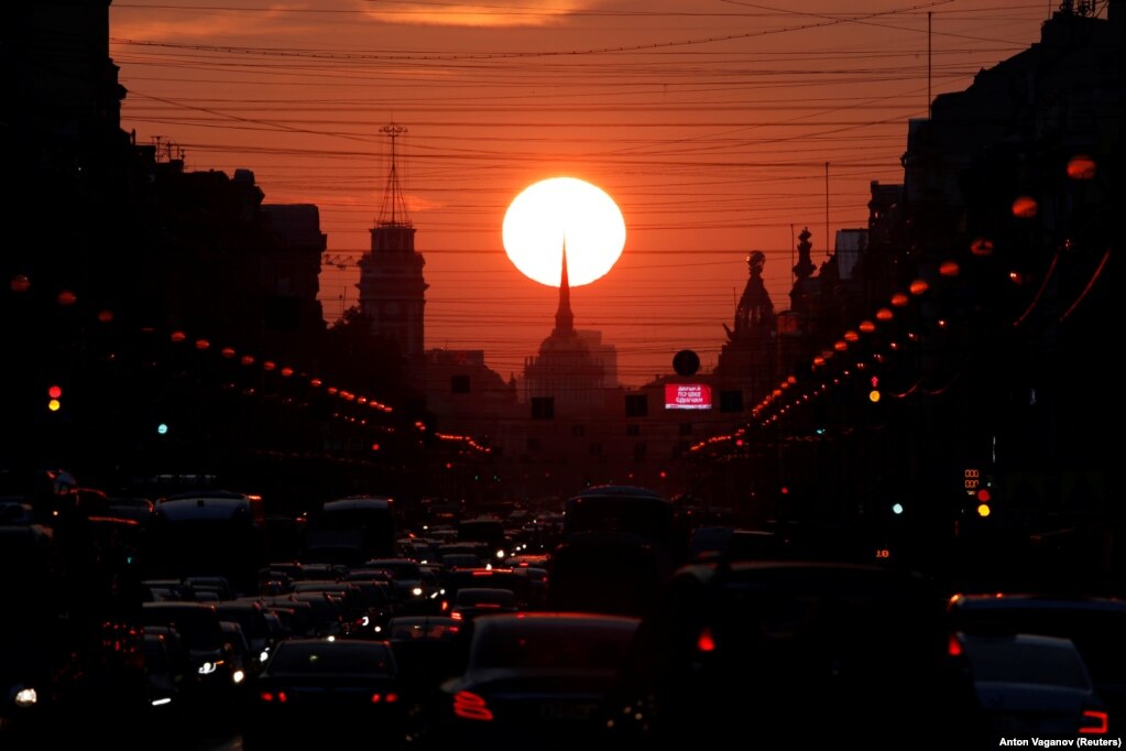 Cars are seen stuck in a traffic jam on St. Petersburg's Nevsky Prospekt on September 3. (Reuters/Anton Vaganov)