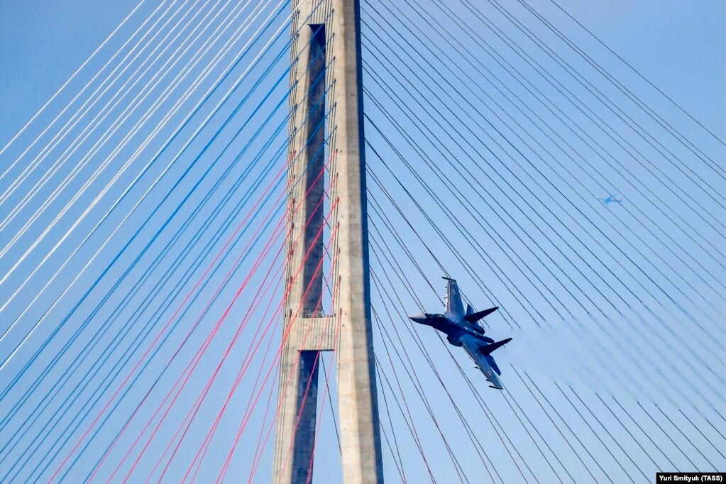 A Sukhoi Su-35S fighter jet of the Russian Eastern Military District performs a test flight over Ajax Bay by Russky Island on September 5. (TASS/Yury Smityuk)