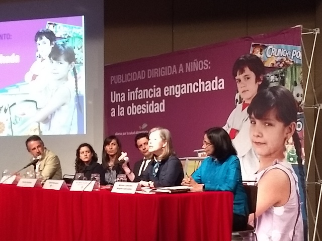 Members of the Alliance for Food Health, a collective of organisations and academics, called in Mexico for better regulation of advertising of junk food aimed at children and of food and beverage labelling, during the launch of the report "A childhood hooked on obesity" in Mexico City in August. Credit: Emilio Godoy/IPS